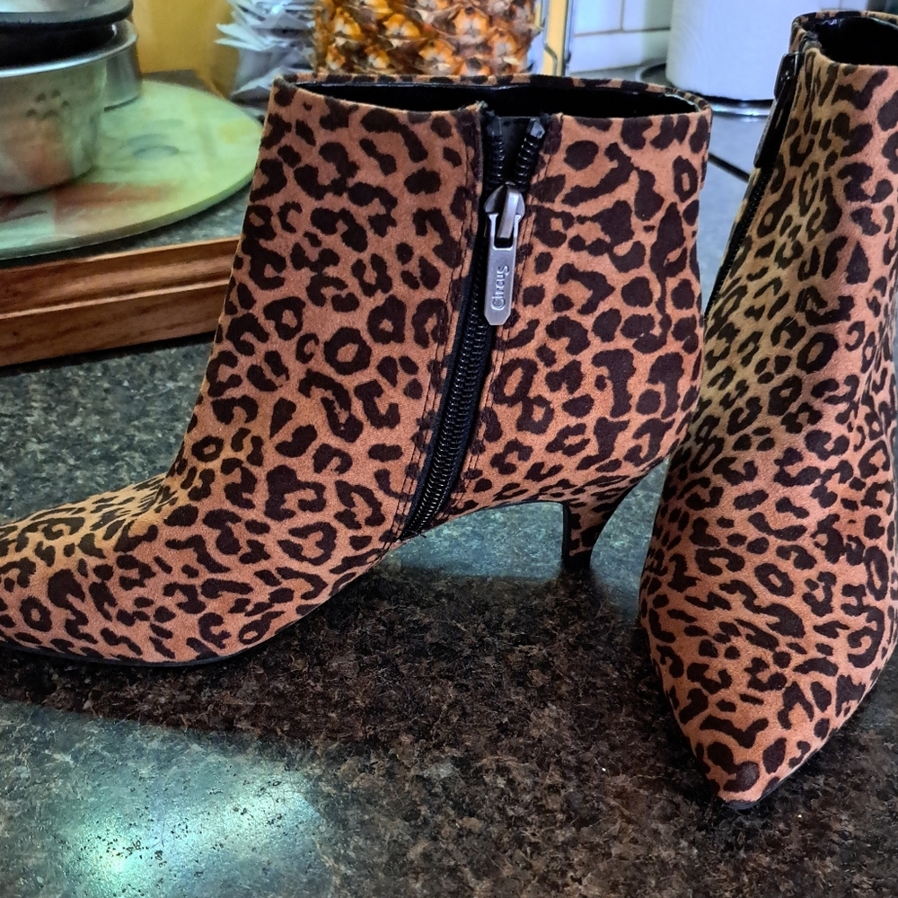 NWOT Sam Edelman Leopard Print Ankle Boots